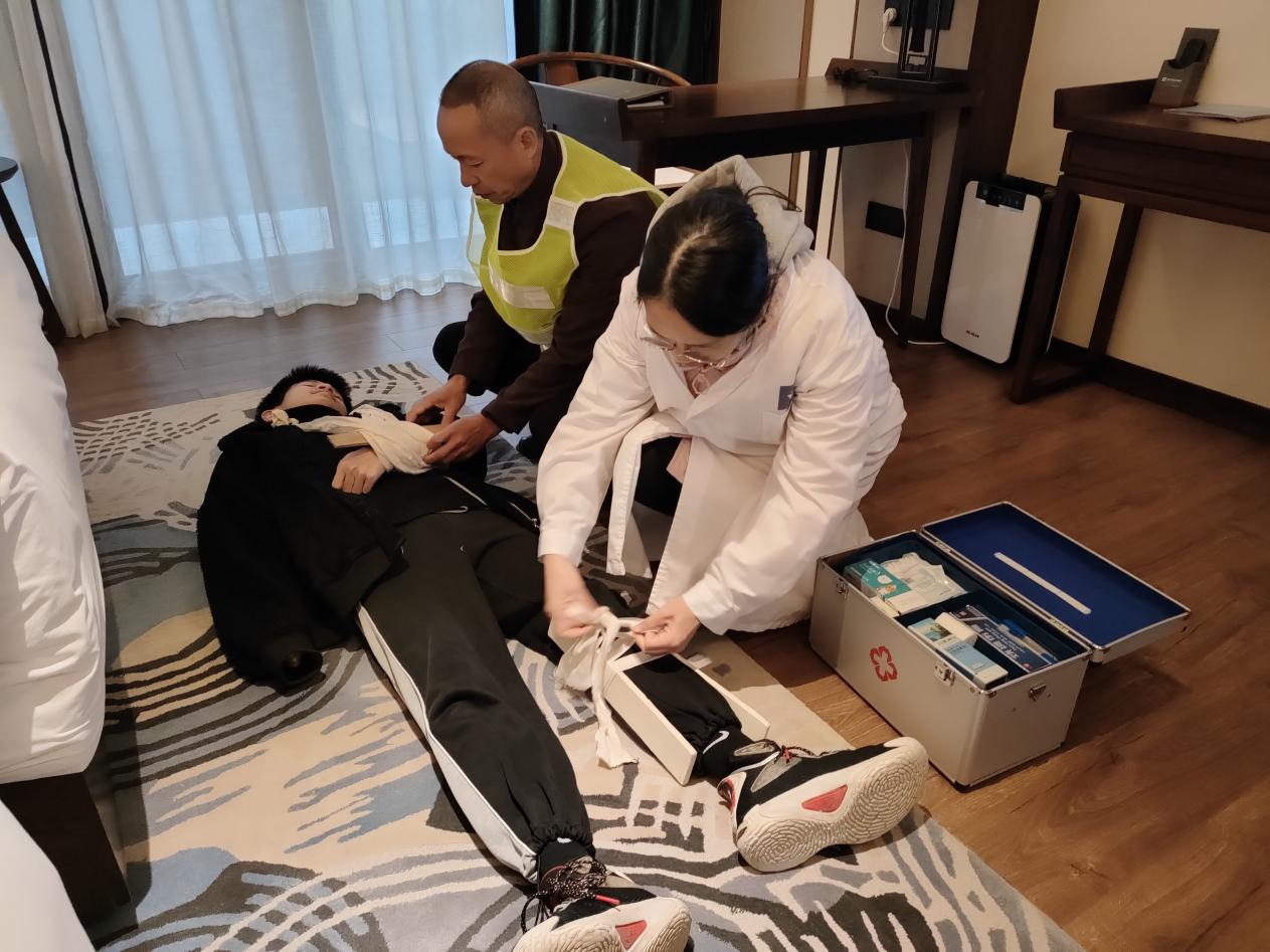 平乐弘润开展火灾防控消防演练2.jpg 平乐弘润开展火灾防控消防演练2.jpg